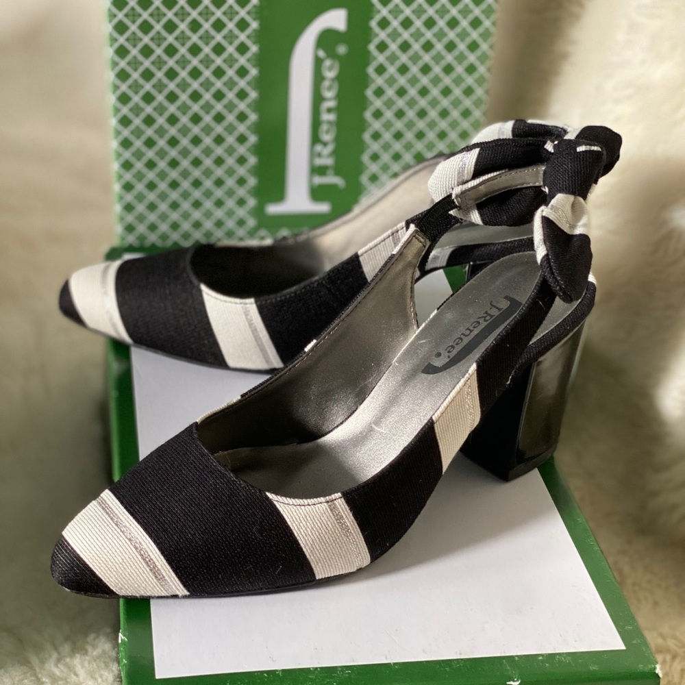 Black, white, and silver striped pump! 👠
